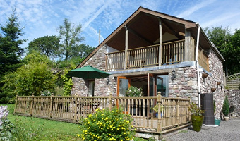 Exterior view of Dan Castell Holiday Cottage