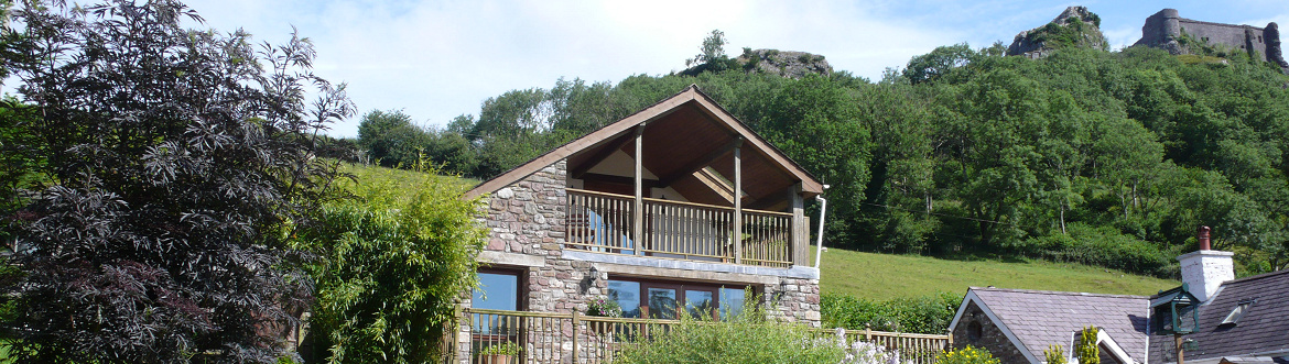 Dan Castell Holiday Cottage, nestled at the foot of Carreg Cennen Castle